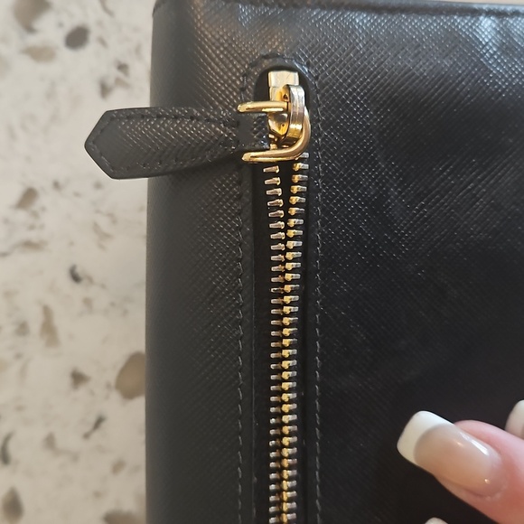 Prada Black Saffiano Leather Wallet with Gold Logo - Like New - Picture 17 of 17